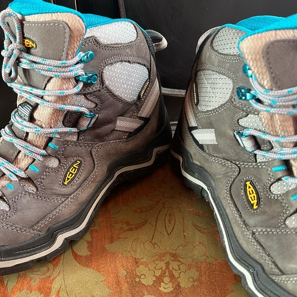 NWOT Keen Mid WP Hiking Boots Shoes Womens size L9 R9.5  🥳 Host Pick 🥳 - Picture 15 of 16